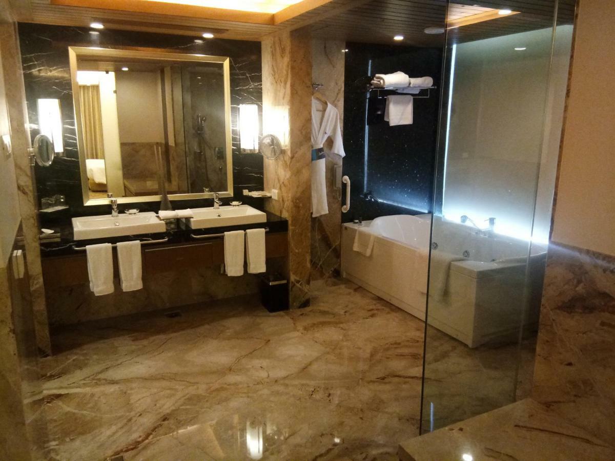 Radisson Blu Hotel, Nagpur Exteriör bild